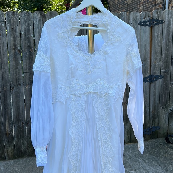 Vintage Off-White Wedding Dress - Picture 11 of 14